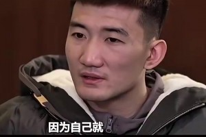 都进总决赛了！孙铭徽此前与马刺球员凯尔登·约翰逊玩起了空接！